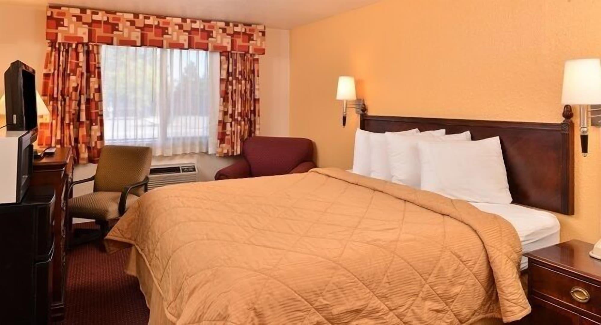 ทราเวลลอดจ์ แคลมัท ฟอลส์ Hotel เคลมัทฟอลส์ ภายนอก รูปภาพ