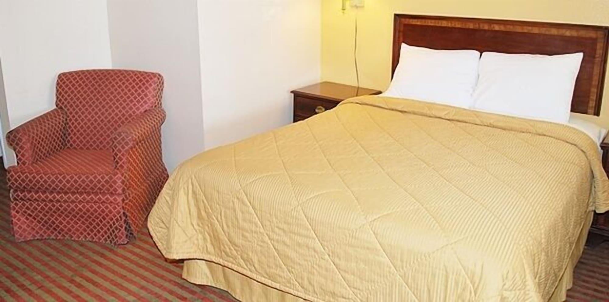 ทราเวลลอดจ์ แคลมัท ฟอลส์ Hotel เคลมัทฟอลส์ ภายนอก รูปภาพ
