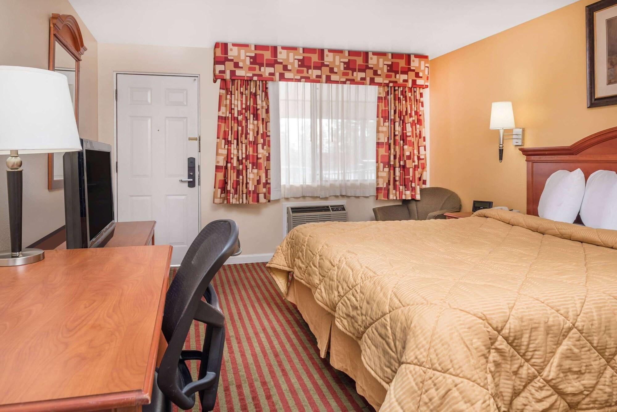 ทราเวลลอดจ์ แคลมัท ฟอลส์ Hotel เคลมัทฟอลส์ ภายนอก รูปภาพ