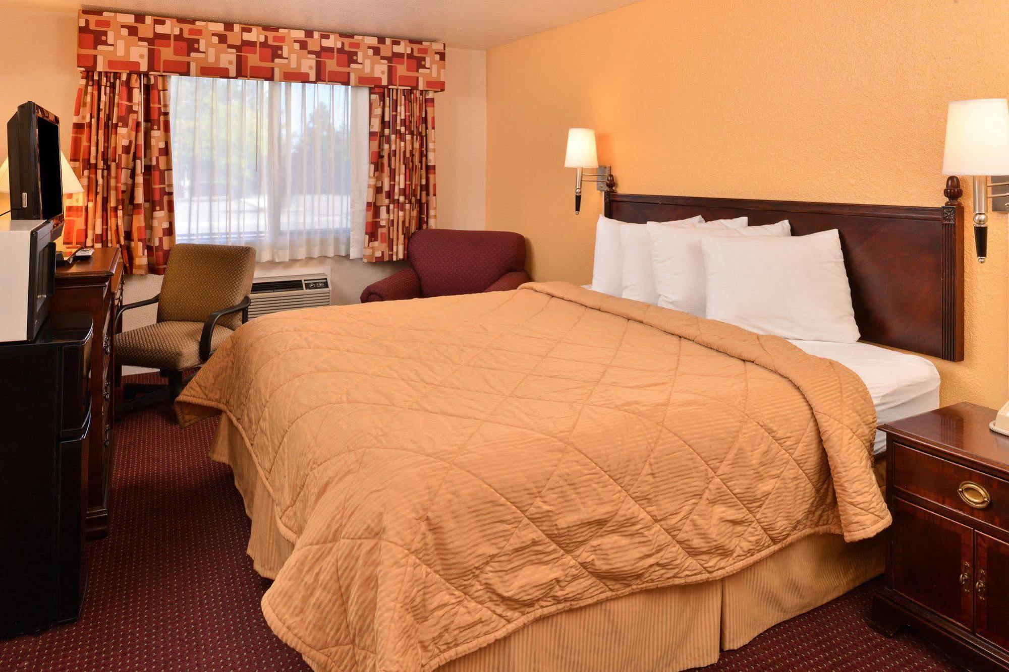 ทราเวลลอดจ์ แคลมัท ฟอลส์ Hotel เคลมัทฟอลส์ ภายนอก รูปภาพ